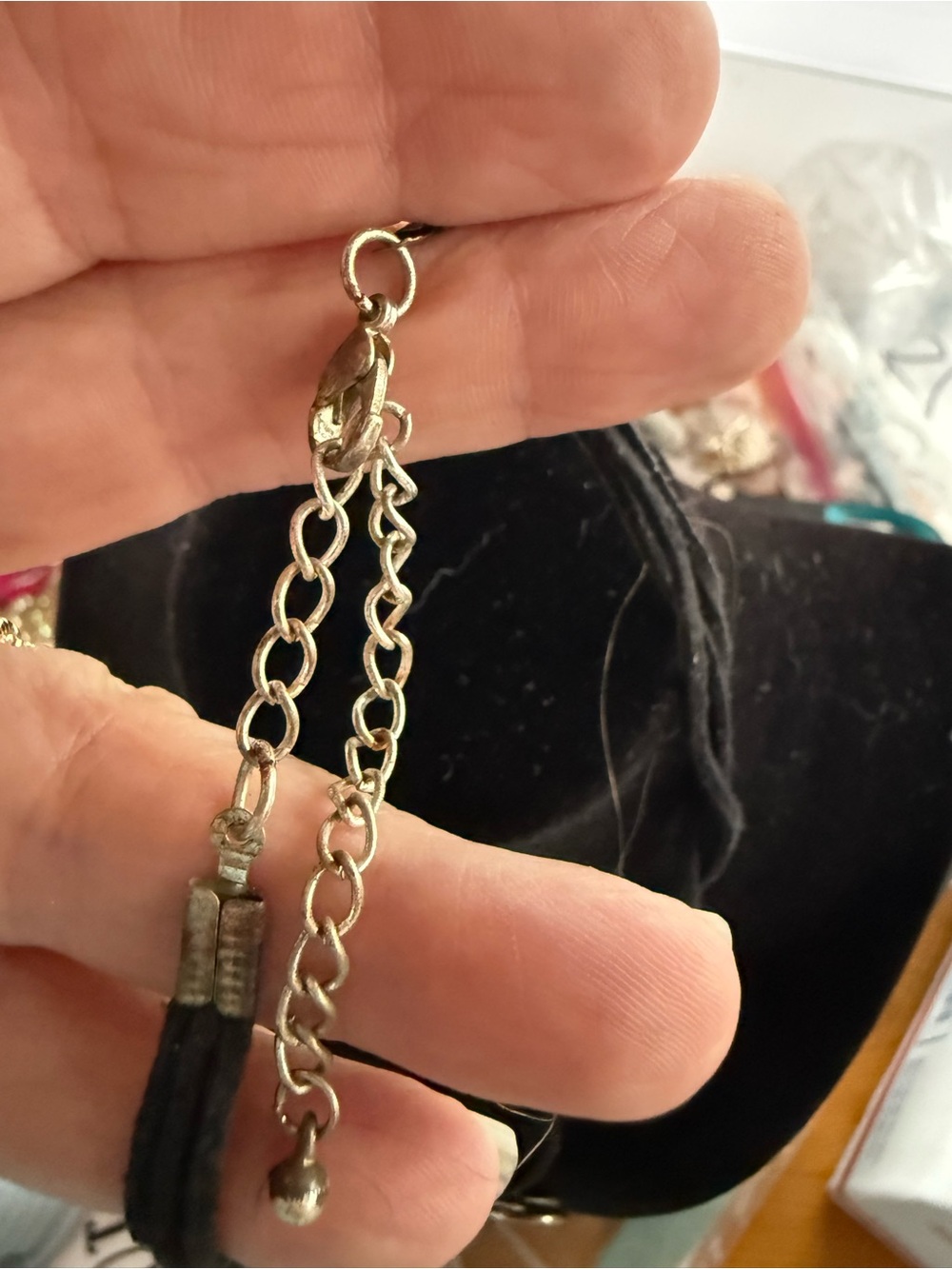 Vintage-Inspired silver tone Flower Pendant Necklace - Women - Picture 4 of 4